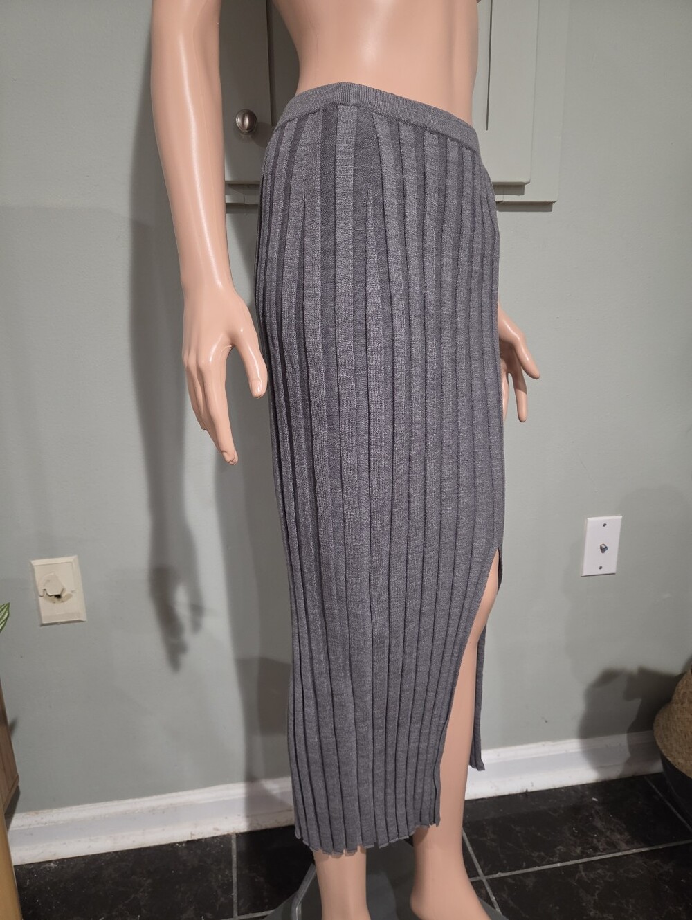 Theory Wide Rib Wool Blend Midi Skirt Gray Size M NWT - Picture 13 of 16